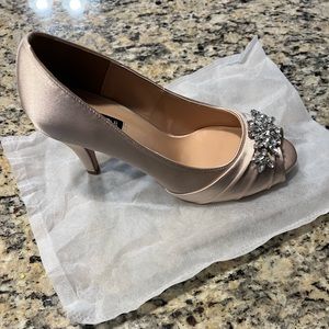 NIB Champagne Satin and Rhinestone Bridal Peep Toe Heels Size 9